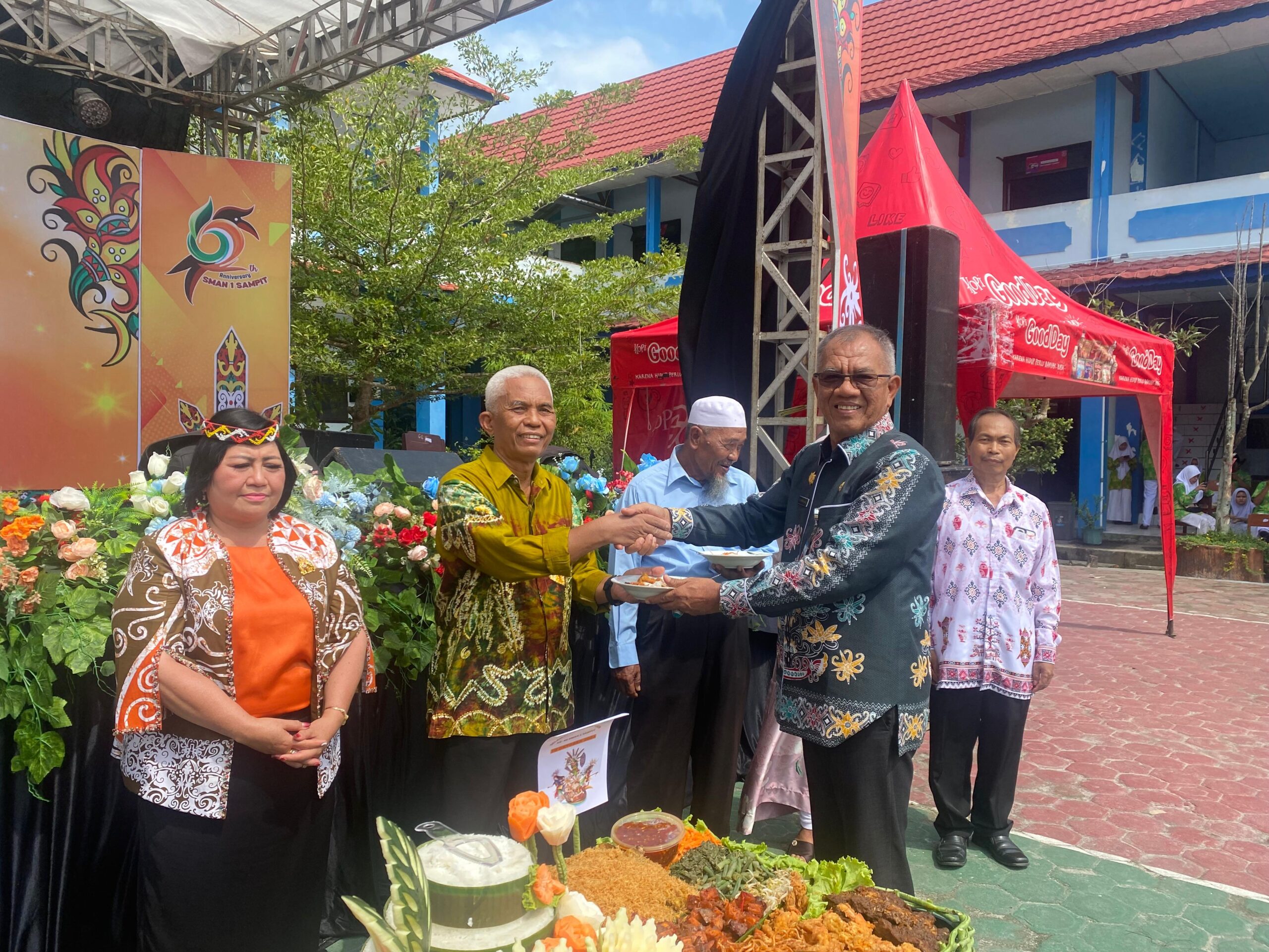 Hadiri HUT ke- 62 SMAN 1 Sampit, Pj Sekda Kotim: Saya Harap Sekolah Ini Terus Meningkatkan Kualitas Pendidikan