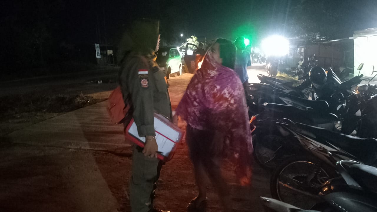 Razia Malam di Bundaran Tudung Saji, Kisah Pilu Ibu Muda yang Bertahan Hidup di Tengah Keterpurukan