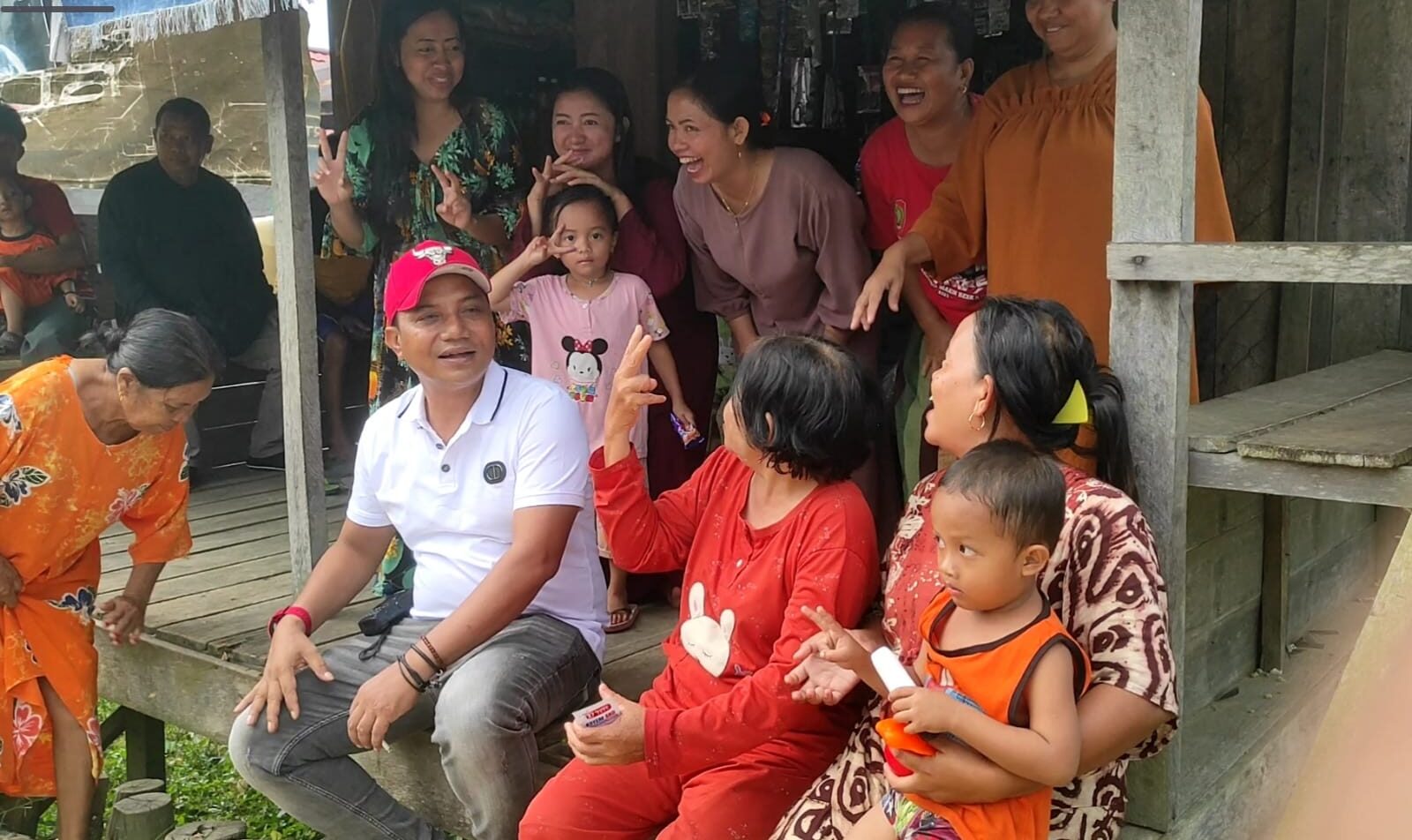 Warga Katingan Merasa Bangga di Kunjungi Supian Hadi Hingga Pelosok Desa