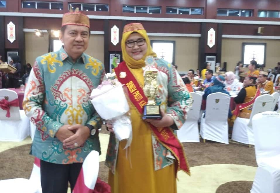 Bunda Harli Saparia Budi Santosa Raih Juara I Bunda PAUD Kalteng 2024