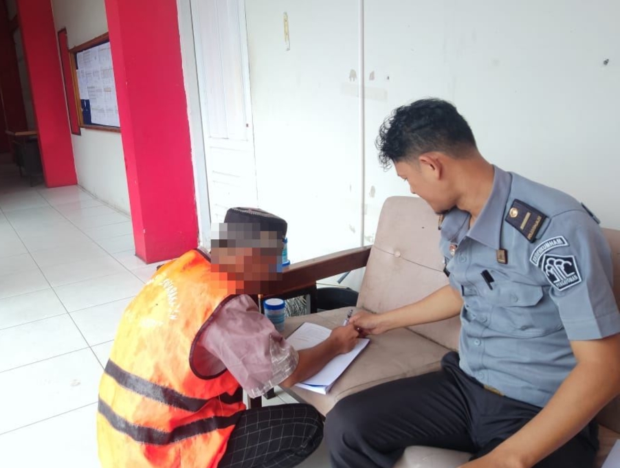 Cegah Peredaran Gelap Narkoba, Lapas Sampit Terus Laksanakan Tes Urine Kepada WBP