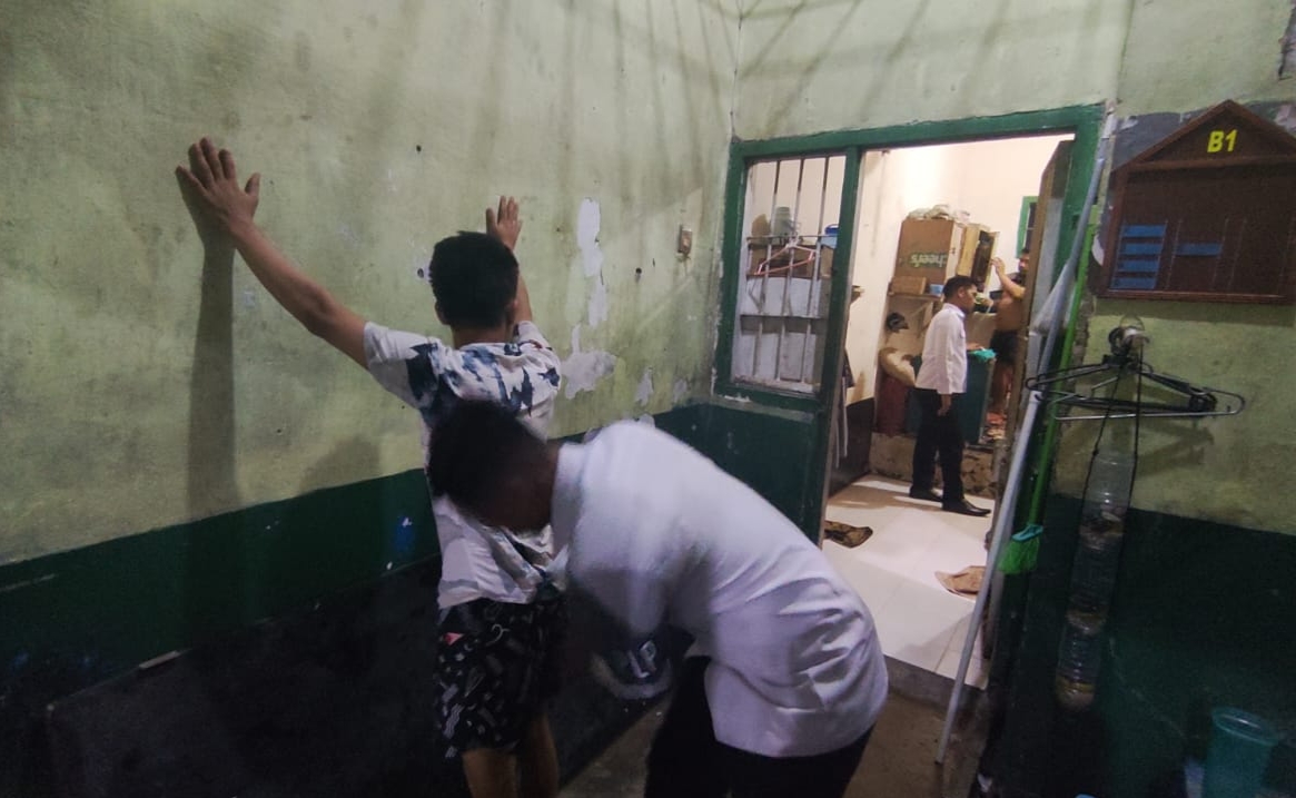 Tim Pengamanan Lapas Sampit Geledah Kamar Hunian WBP, Temukan Barang Terlarang