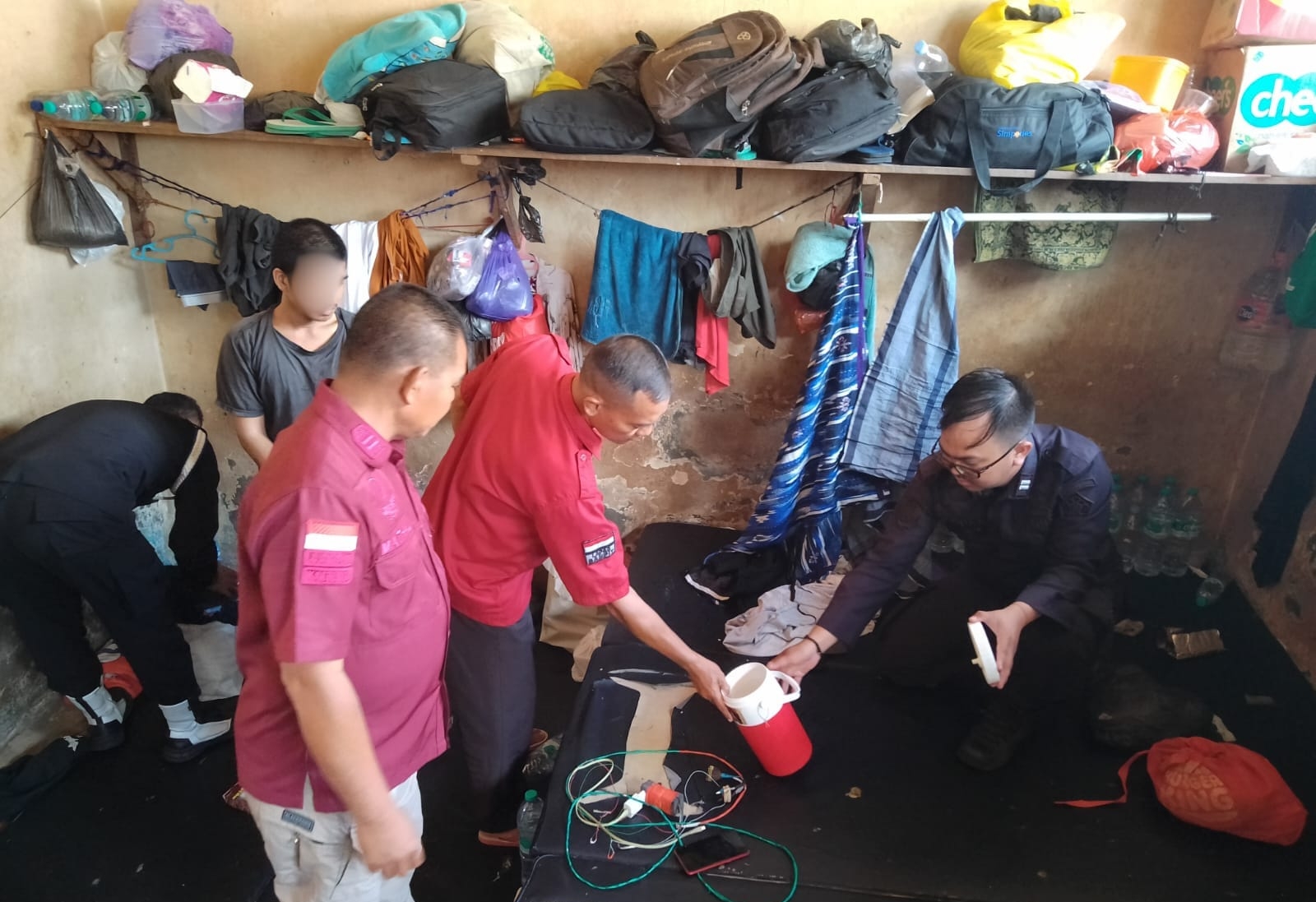 Tim Satops Patnal Lapas Sampit, Kembali Lakukan Razia Kamar Hunian Warga Binaan