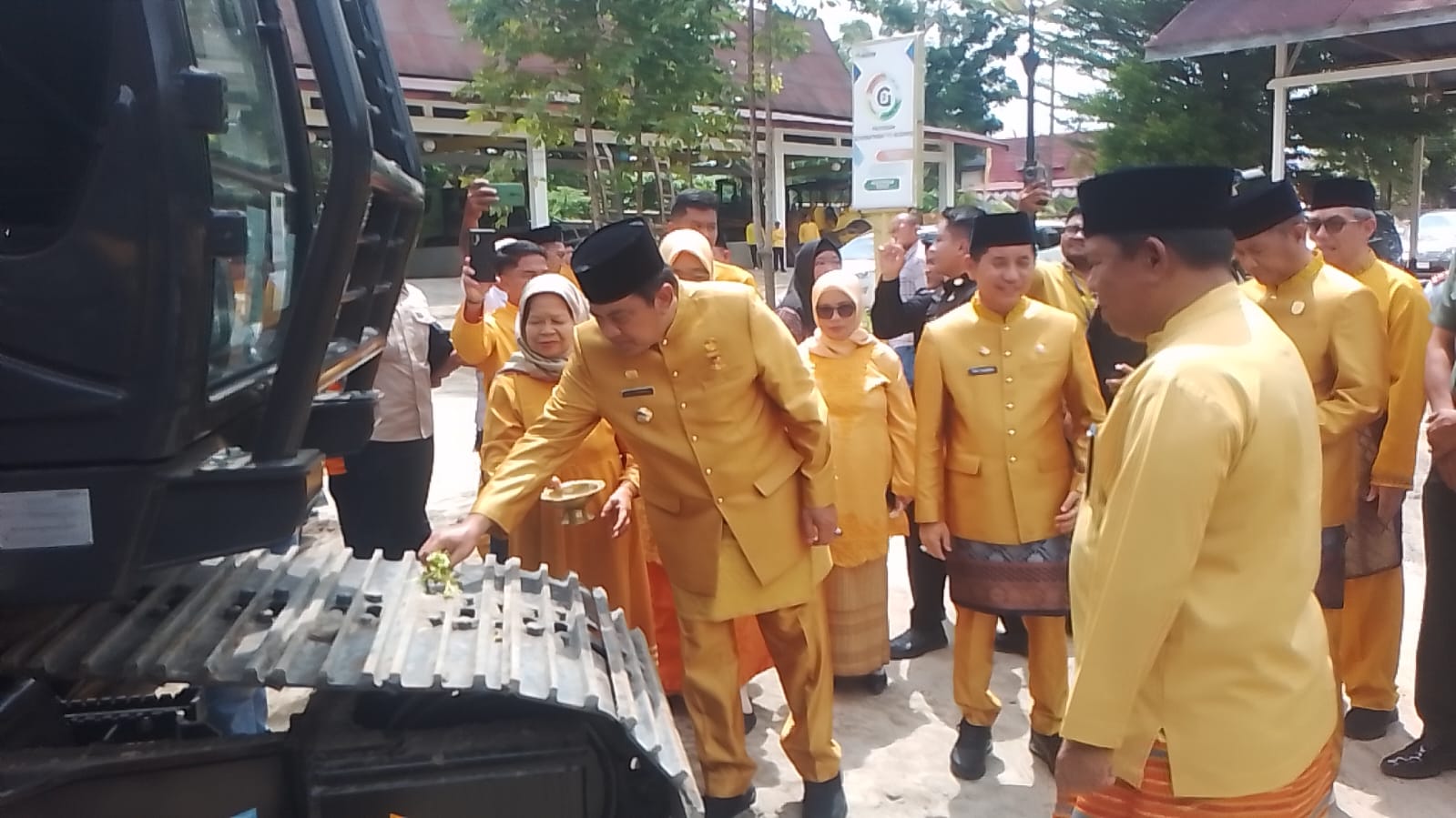 Syukuran Alat Berat Baru, Pj Bupati Kobar Optimis Pembangunan Infrastruktur Makin Efisien