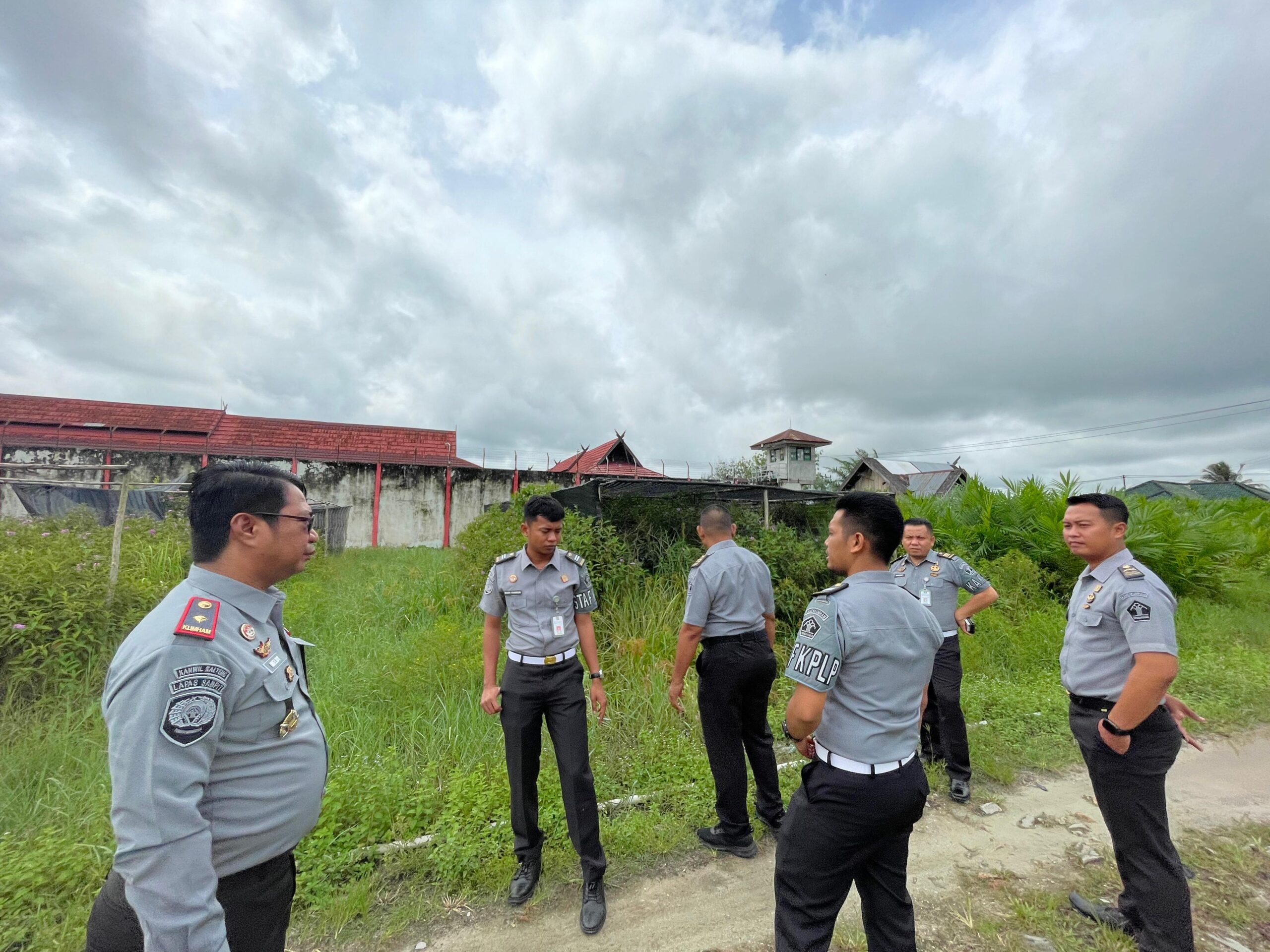 Dukung Program Menteri Imigrasi dan Pemasyarakatan, Kalapas Sampit Cek Lahan Kosong untuk Program Ketahanan Pangan