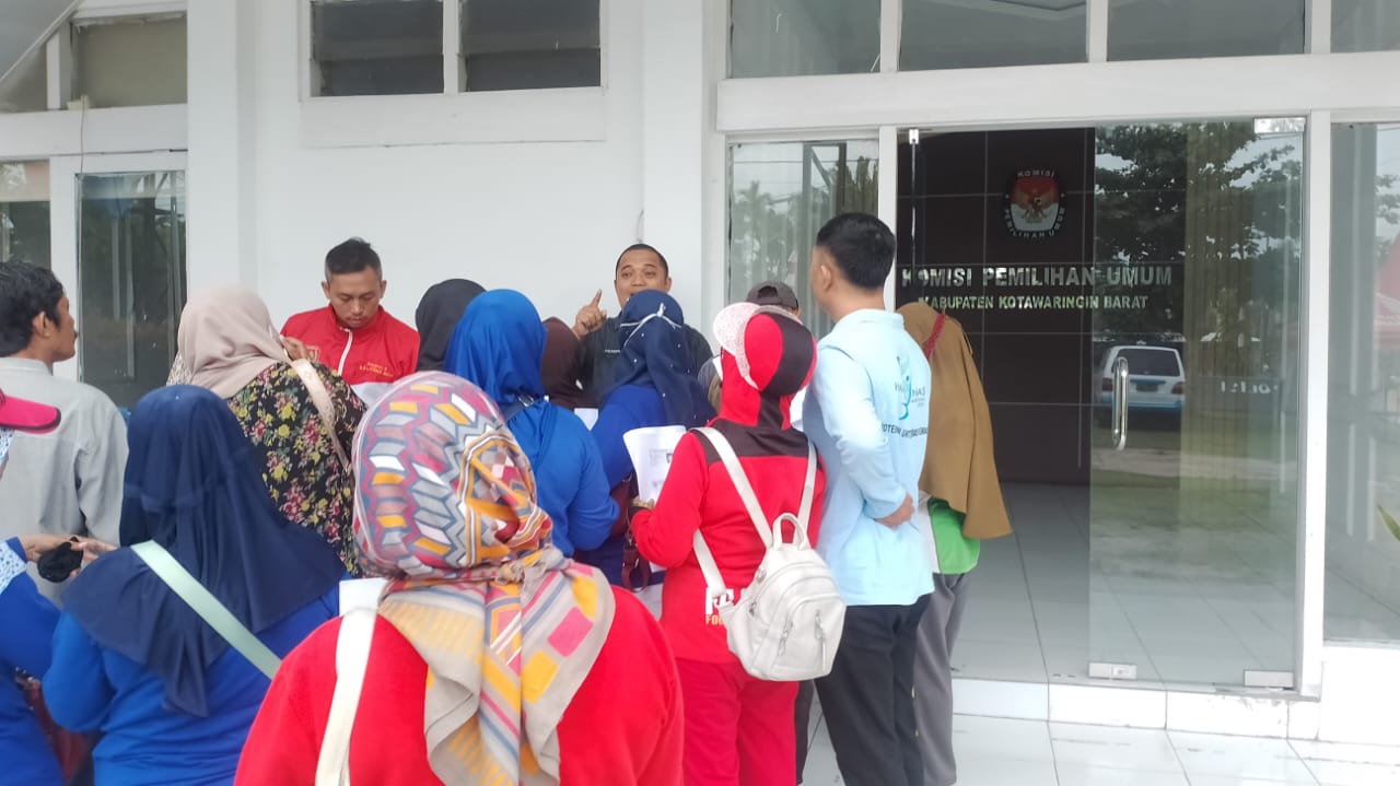 Antusiasme Warga Tinggi, Peserta Padati Pendaftaran Jalan Sehat KPU Kotawaringin Barat