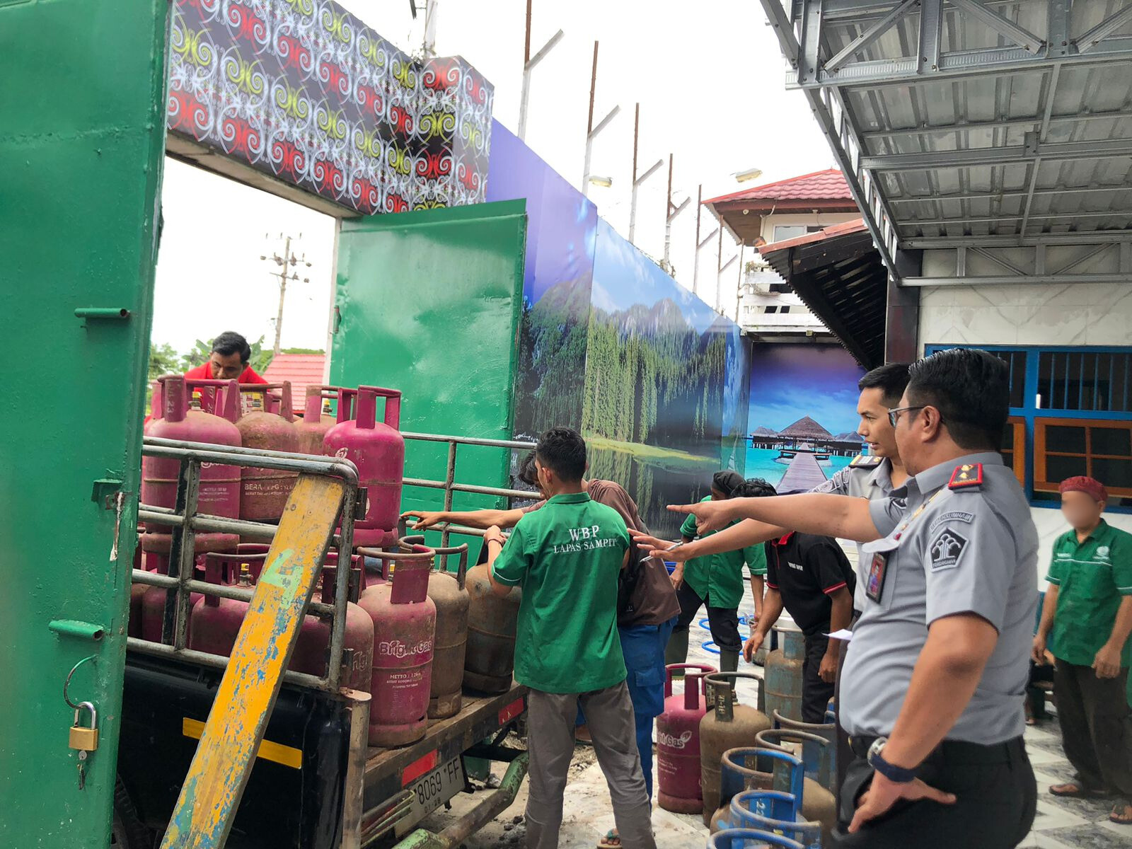 Kalapas Sampit Tinjau Distribusi Gas untuk Dapur Lapas