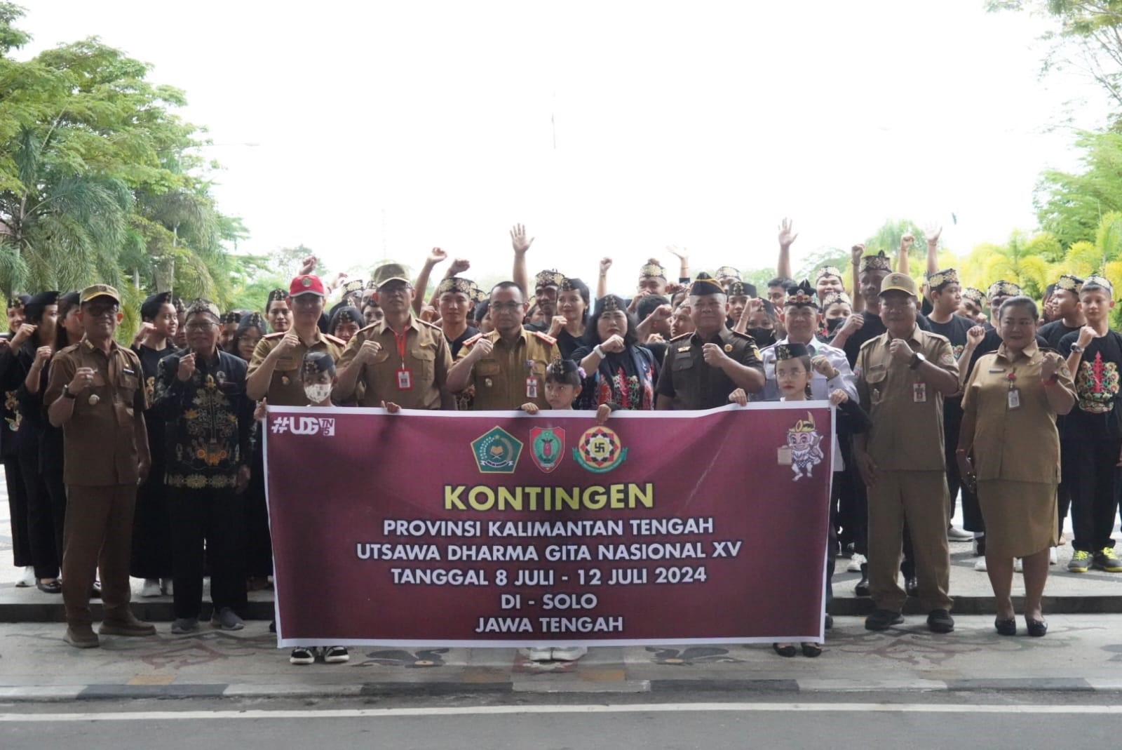 Kontingen Kalimantan Tengah Diberangkatkan ke Utsawa Dharmagita Nasional XV