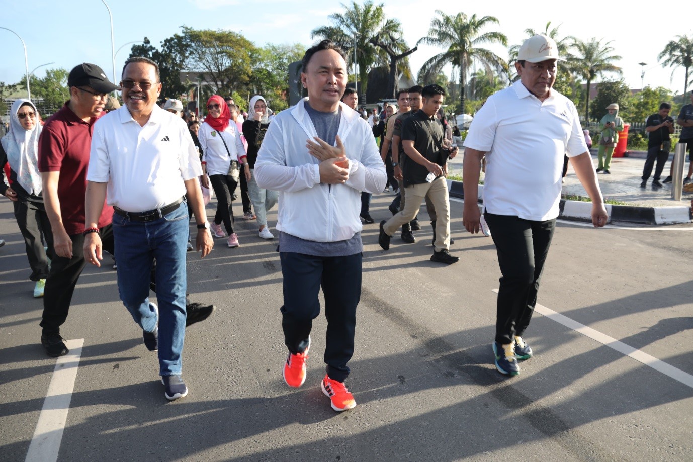 Gubernur Kalimantan Tengah Gelar Pasar Murah dan Jalan Sehat untuk ASN dalam Rangka Idul Adha 1445 H