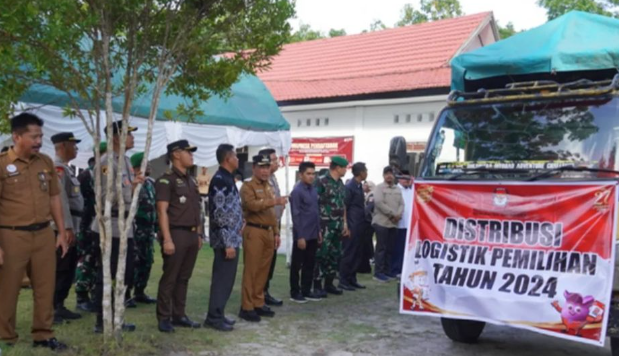 Pj Bupati Rendy Lesmana Lepas Distribusi Logistik Pilkada Serentak 2024