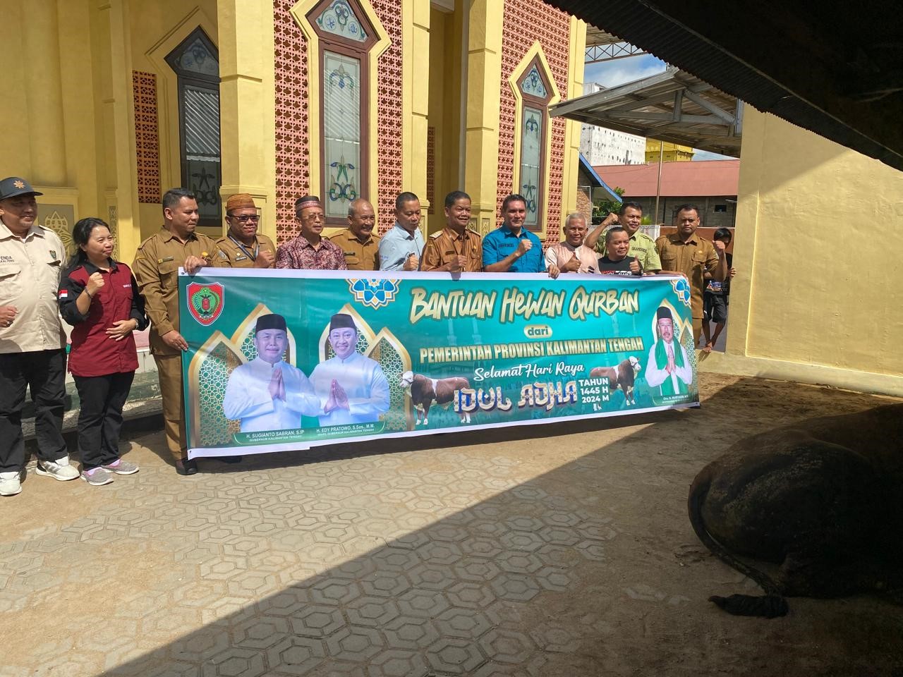 Pemerintah Provinsi Kalteng Gelar Pasar Murah dan Serahkan Hewan Kurban di Seruyan