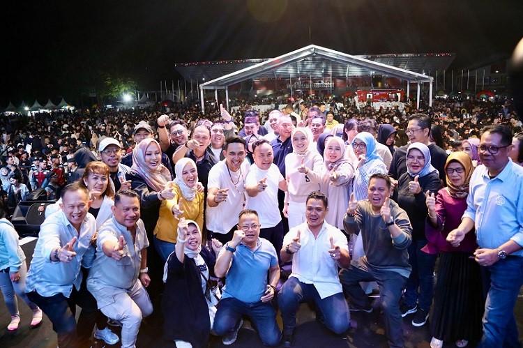 Gubernur Kalimantan Tengah Hadiri Konser Keliling Isen Mulang 2024 di Kapuas