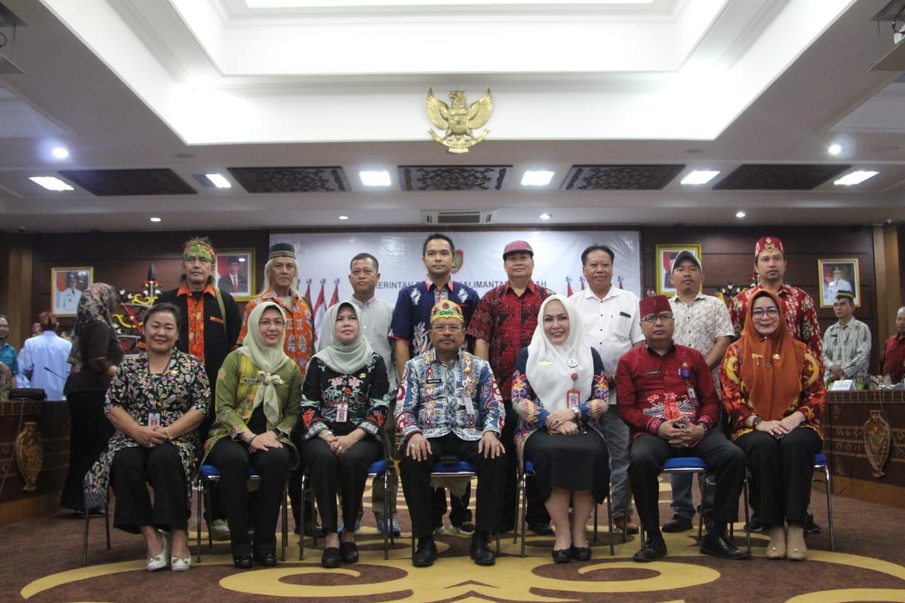 Sekda Kalimantan Tengah Lantik Dewan Juri Festival Budaya Isen Mulang (FBIM) 2024