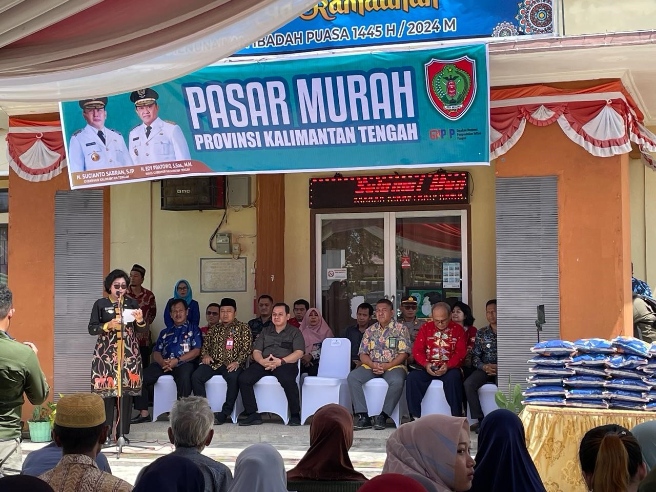 Pemprov Kalteng Gelar Pasar Murah Berbagi Berkah di Kecamatan Bulik untuk Pengendalian Inflasi