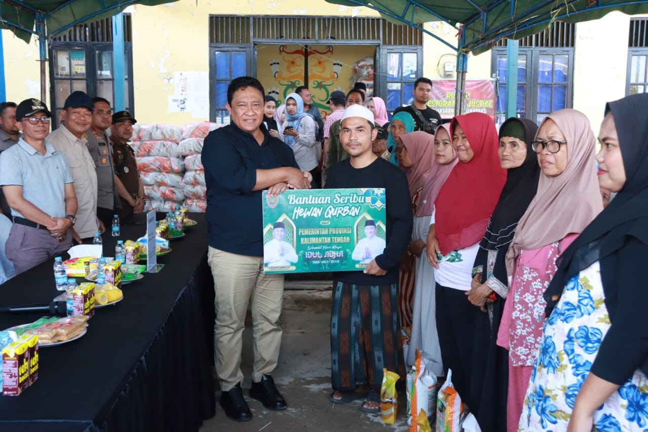 Wagub Kalteng Resmikan Pasar Murah dan Salurkan Hewan Kurban di Kapuas Murung