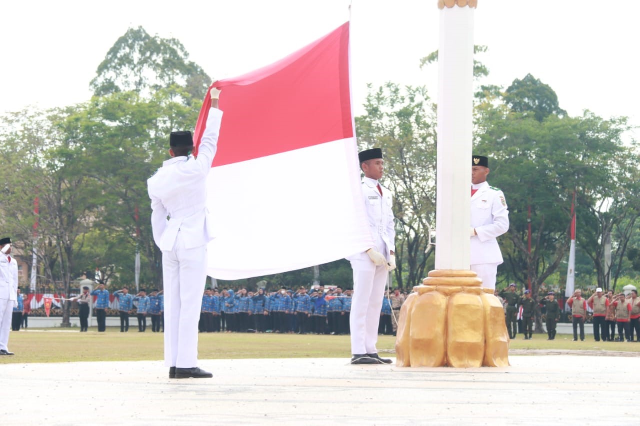 Wakil Gubernur H. Edy Pratowo Pimpin Upacara Peringatan HUT ke-79 Kemerdekaan RI di Kalimantan Tengah