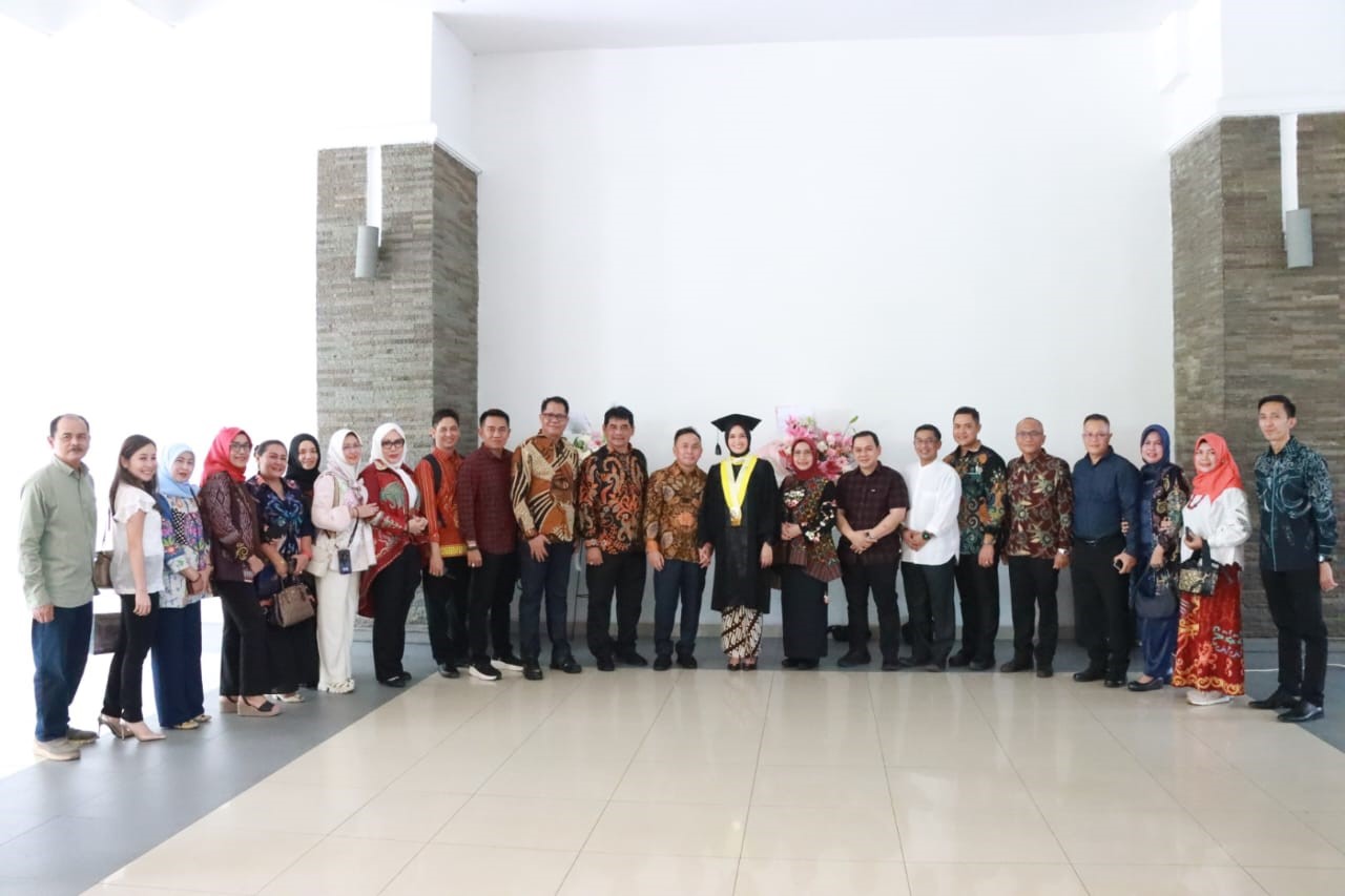 Ivo Sugianto Sabran Berbagi Pengalaman pada Wisuda Pascasarjana FISIPOL UGM