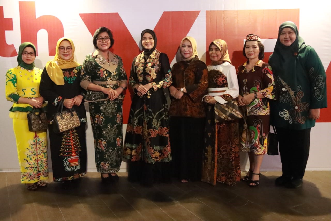Ivo Sugianto Sabran Bangga Promosikan Wastra Kalimantan Tengah di Jakarta Fashion and Food Festival 2024