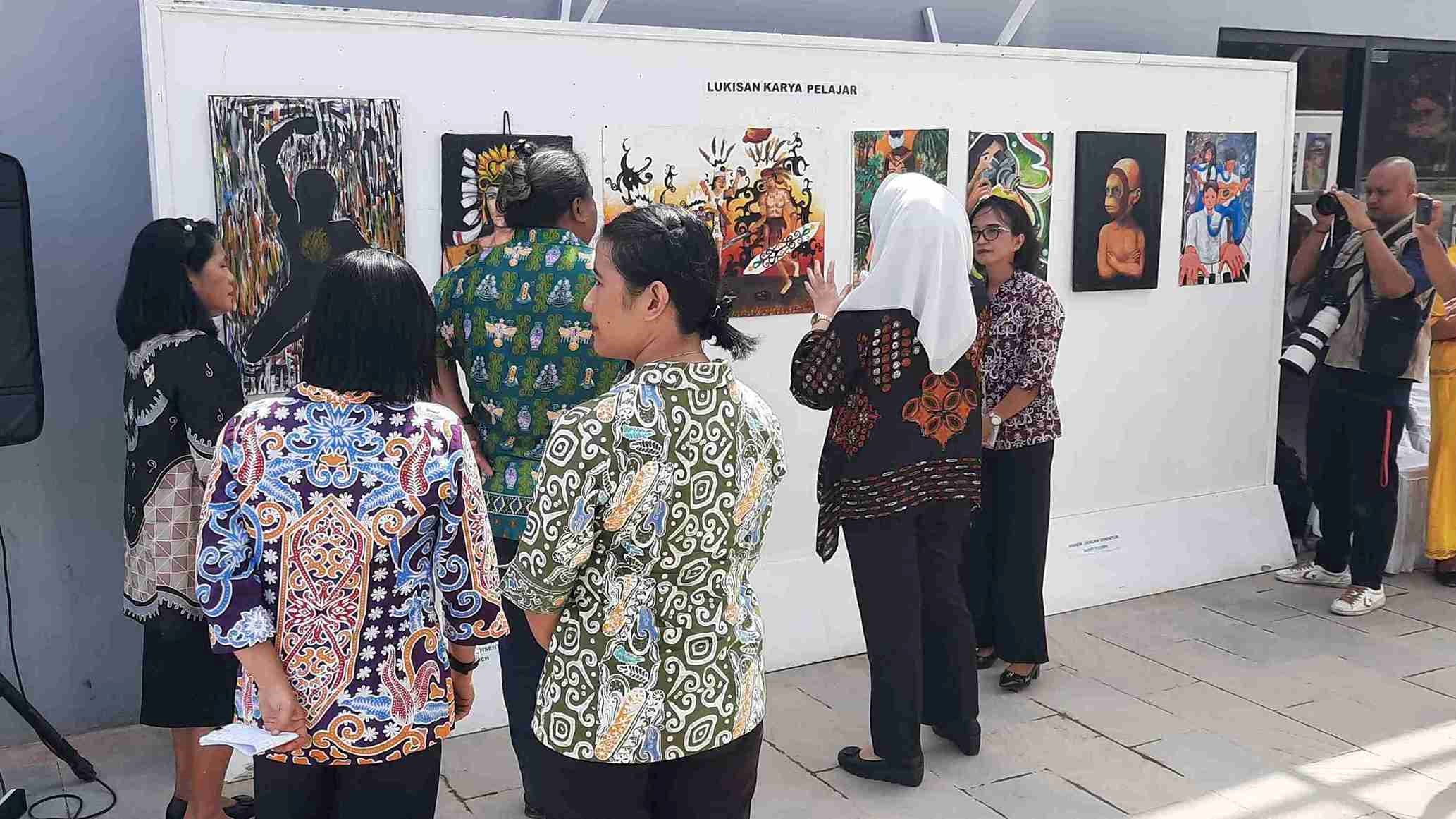Pameran Seni Rupa “Nuansa Warna di Tanah Borneo” Resmi Dibuka