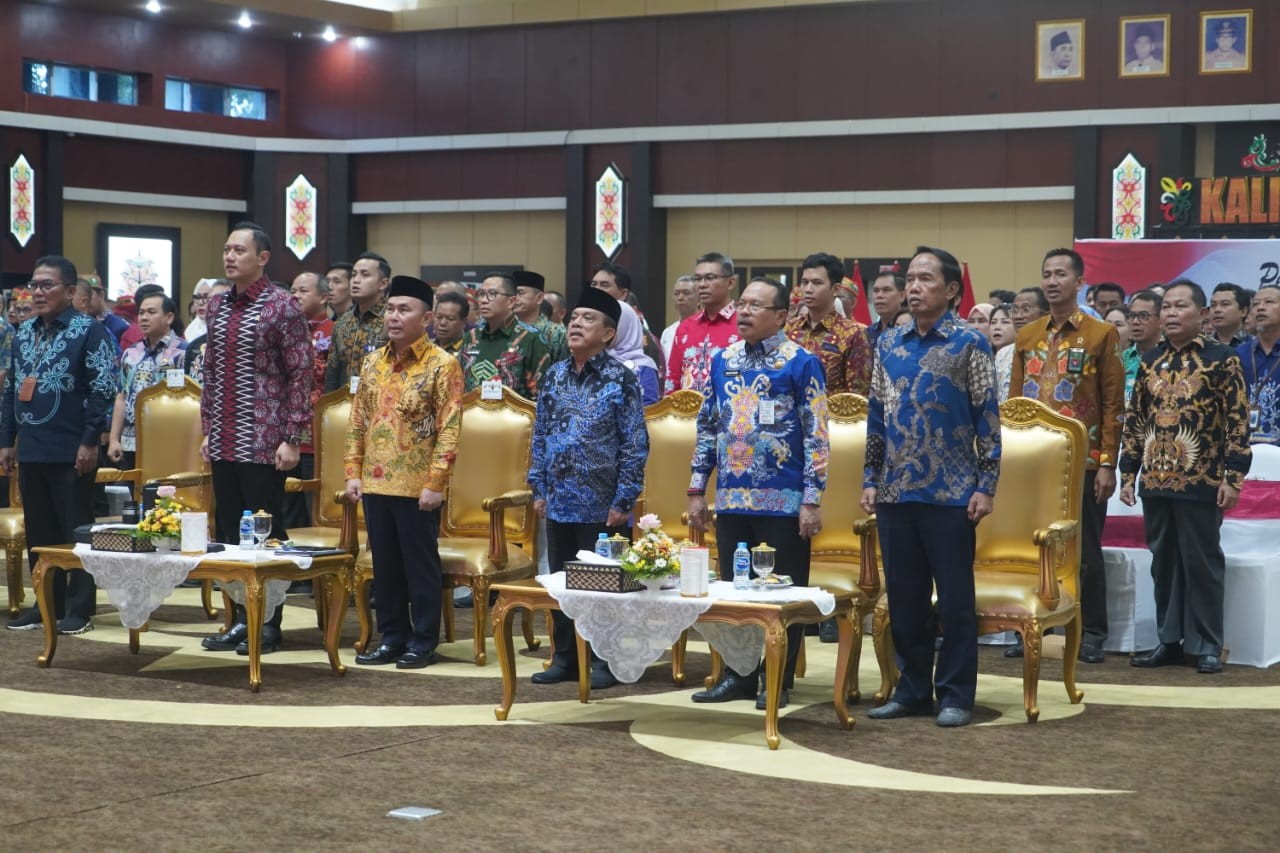 Gubernur Sugianto Sabran Apresiasi Serah Terima Sertifikat Hak Atas Tanah di Kalimantan Tengah