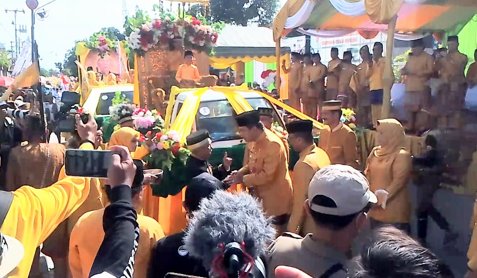Semarak Pawai Nasi Adab: Memupuk Kebanggaan Budaya di Hari Jadi ke-65 Kotawaringin Barat