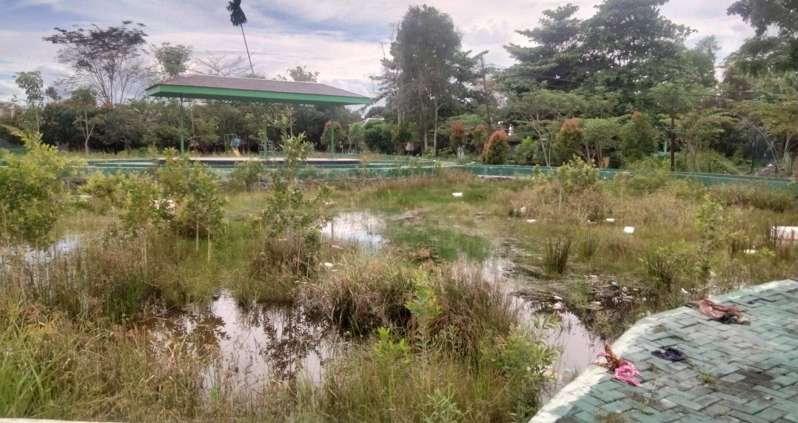 Sampah Berserakan, RTH Jalan Tidar Sampit Tak Terawat