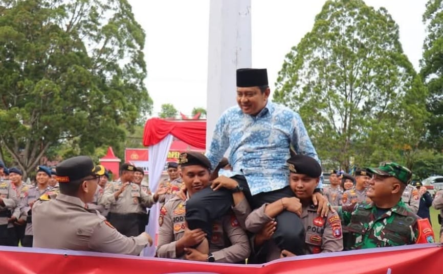 Kapolres Kobar Beri Kejutan Haru untuk Pj Bupati Jelang Purna Tugas
