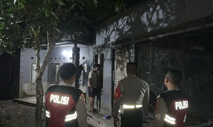 Pria Mengamuk Bersenjata Tajam di Kelurahan Baru Diringkus Polisi