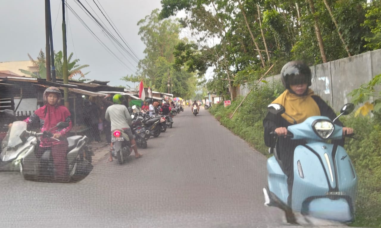 Pasar Pindah ke Jalan, Palagan Sambi Macet Parah di Pagi Hari