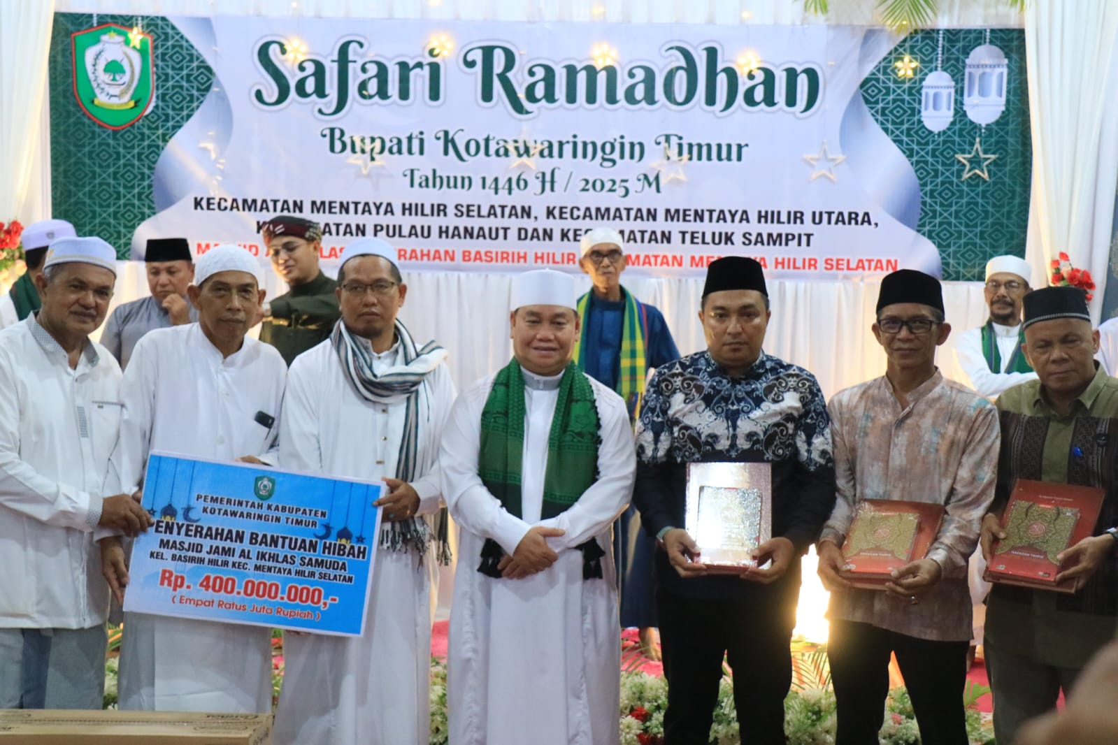Ikuti Safari Ramadhan di Kecamatan MHS, Halikinnor Serahkan Bantuan Hibah Masjid Rp400 Juta