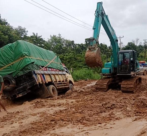 Pemkab Melawi dan Perusahaan Sawit Percepat Perbaikan Jalan Jelang Lebaran