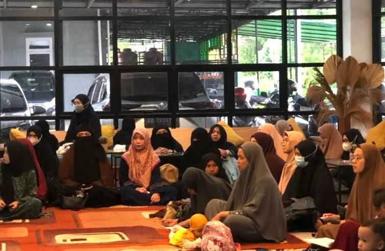 Fisioterapi Stroke Center Najwa Gelar Bukber, Pererat Silaturahmi dengan Pasien dan Keluarga