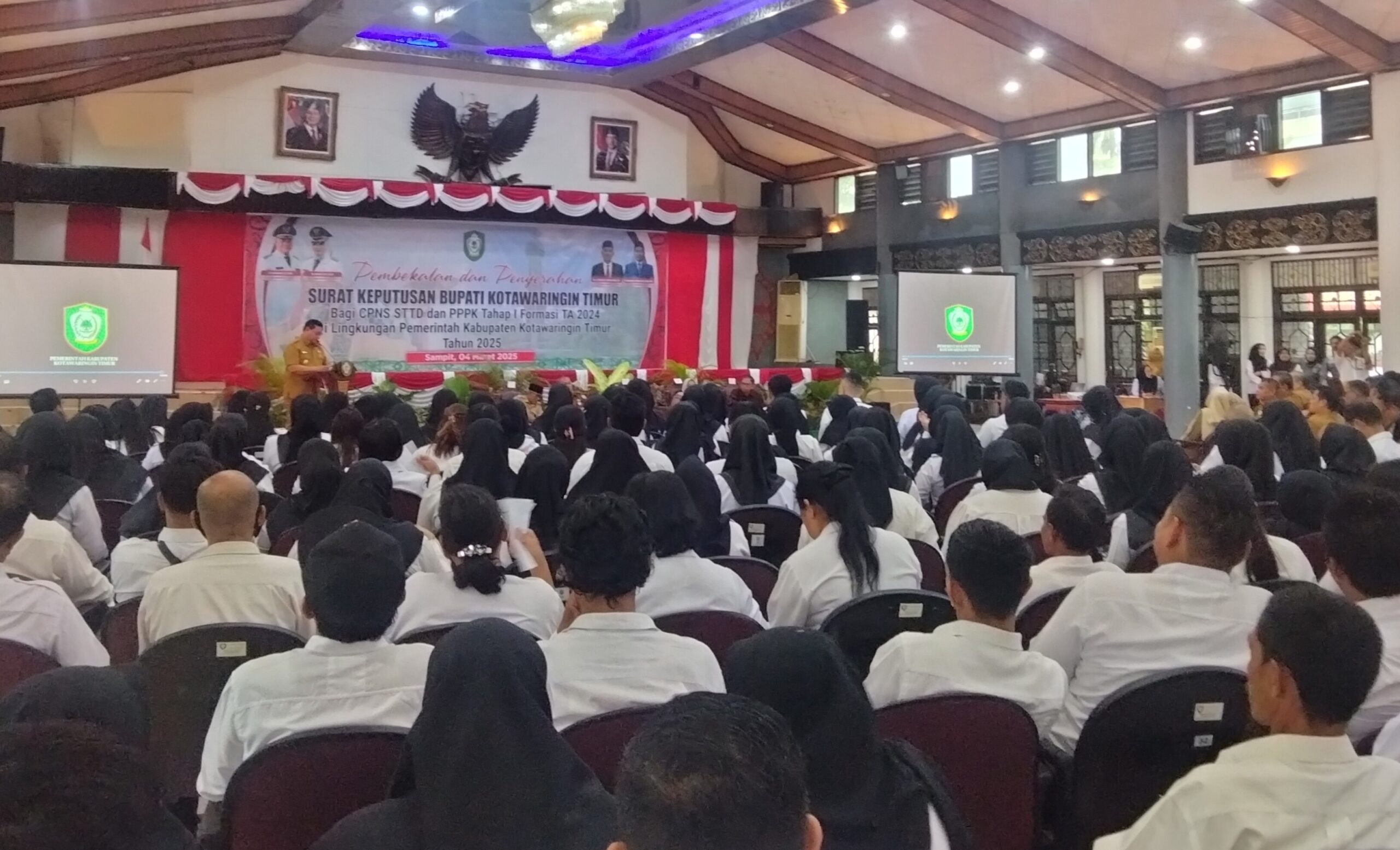 583 CPNS dan PPPK Tahap 1 Formasi 2024 Kotim Terima SK Pengangkatan 