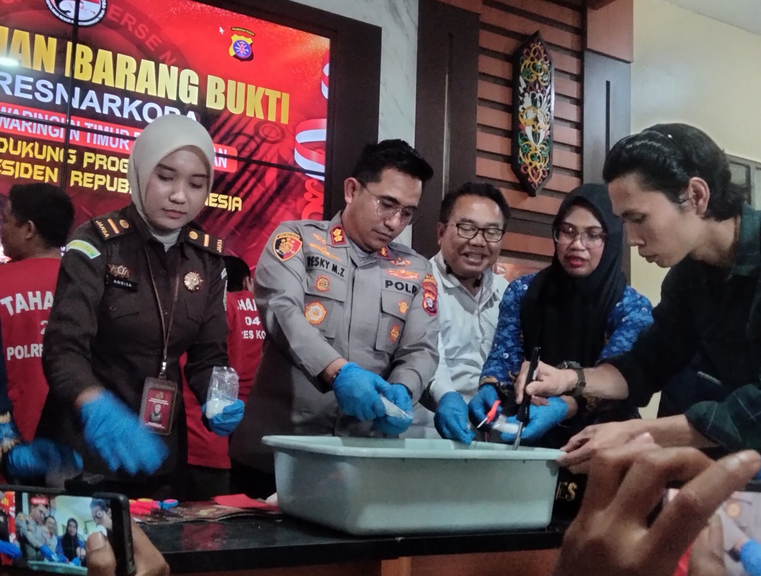 Polres Kotim Musnahkan Narkotika Jenis Sabu 489.86 Gram dari 20 Orang Tersangka