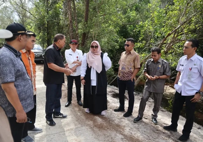 Wabup Kotim Dampingi Komisi IV DPRD Kalteng di Desa Ujung Pandaran, Tinjau Kondisi Kerusakan Siring Akibat Abrasi Pantai,