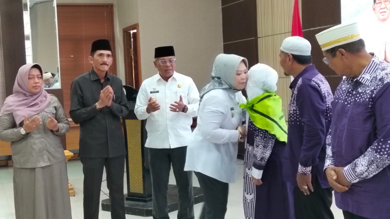136 Jamaah Calon Haji Kobar Siap Berangkat ke Tanah Suci, Bupati: Jaga Kekompakan