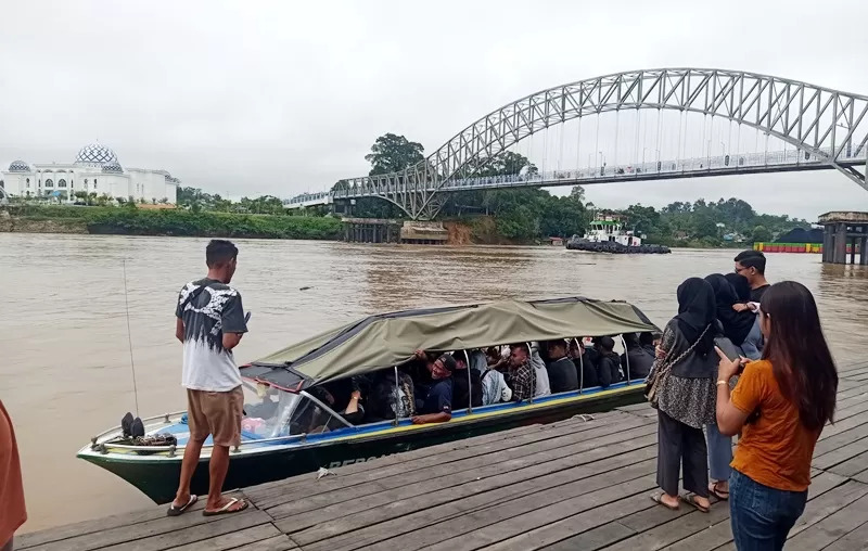 Lonjakan Penumpang Terjadi di Dermaga Muara Teweh pada Akhir Libur Idulfitri