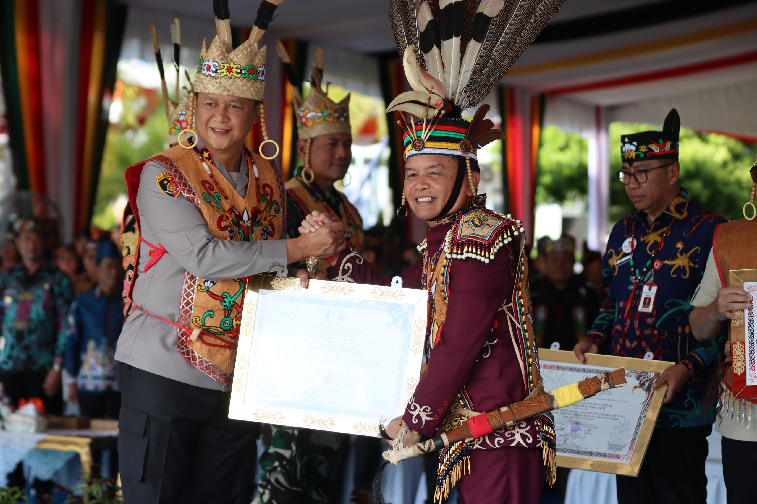 Terima Gelar Kehormatan Adat Dayak, Kapolda Kalteng: Ini Kehormatan Sekaligus Amanah