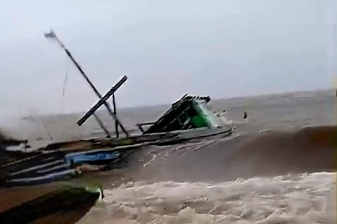 Banjir Rob Landa Pantai Kubu, Nelayan dan Warga Panik Saat Air Tiba-tiba Naik