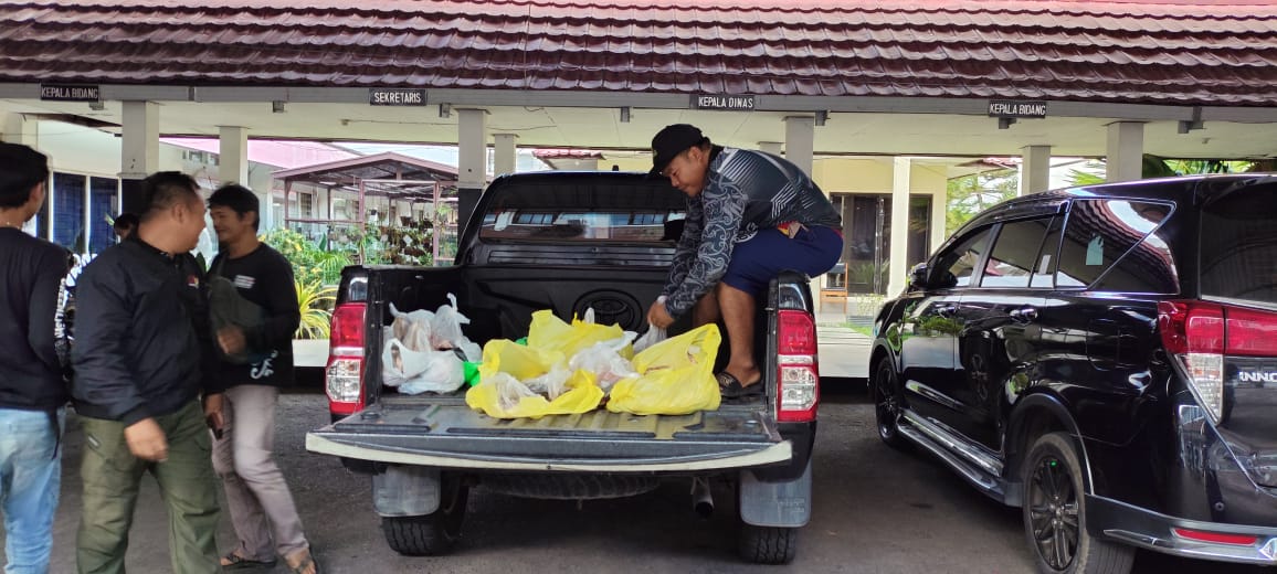 Kadisdik Kalteng Berikan 130 Paket Daging Kurban untuk Wartawan di Palangka Raya