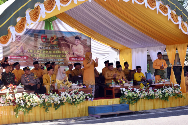 Meriah dan Penuh Semangat, Bupati Nurhidayah Lepas Pawai Budaya HUT ke-422 Kutaringin