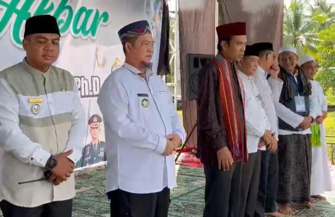 Ustad Abdul Somad Isi Tablig Akbar di Katingan Tengah, Ribuan Jamaah Memadati Lapangan Batumunduk