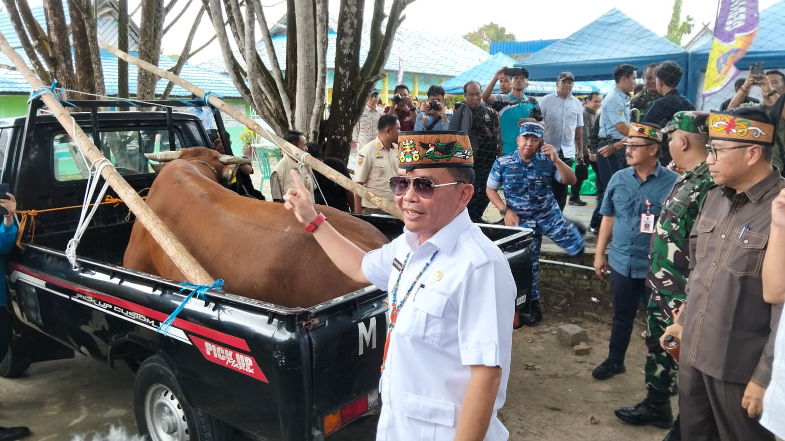 Gubernur Agustiar Sabran Resmi Salurkan 600 Ekor Sapi Kurban untuk 14 Kabupaten/Kota se-Kalteng