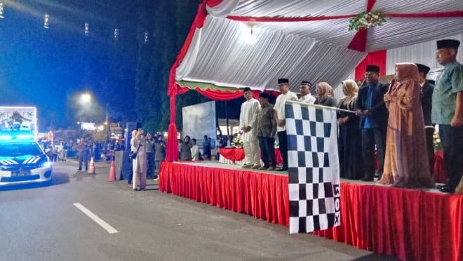 Meriah dan Penuh Makna, Bupati Kobar Lepas Ratusan Peserta Pawai Takbir Idul Adha 1446 H