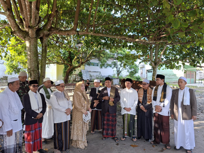 Usai Sholat Id, Bupati Kobar Serahkan Hewan Kurban ke Masjid Agung Riyadhlusshalihin