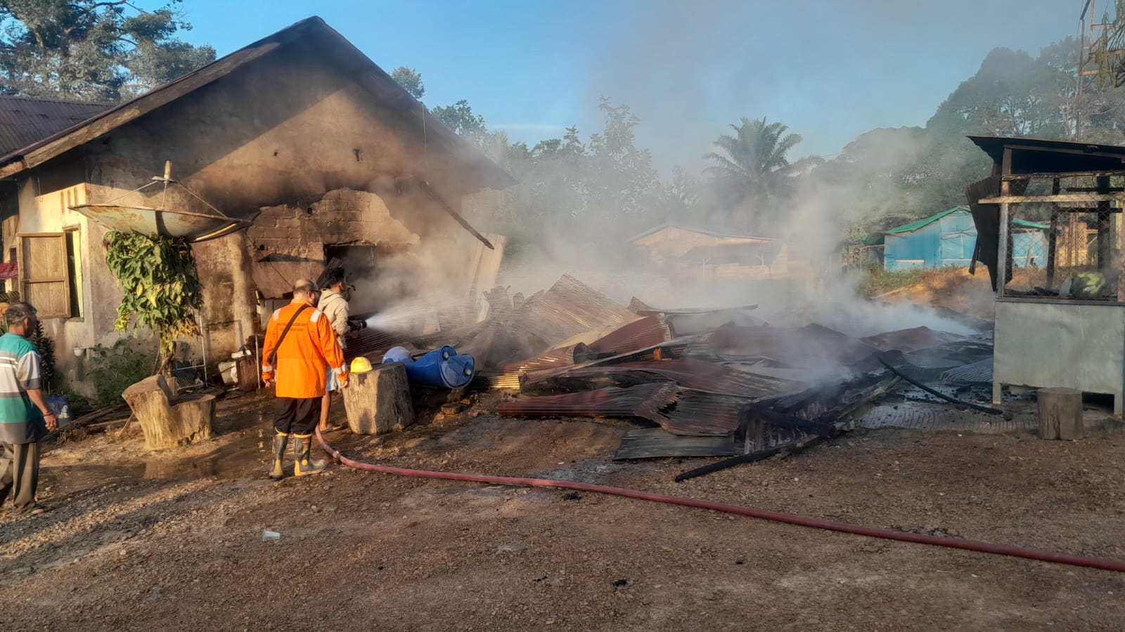 Kios Milik Warga Ludes Terbakar di Pangkalan Banteng