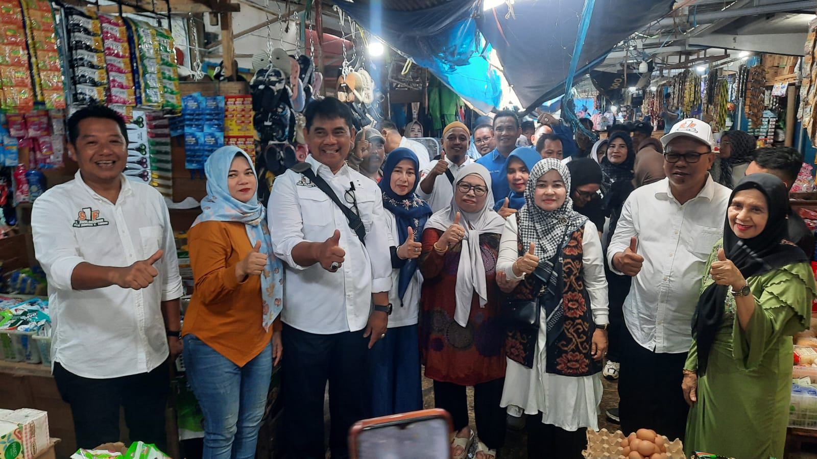 Pasangan S1F Mulai Kampanye Perdana dengan Blusukan ke Pasar Pendopo Muara Teweh