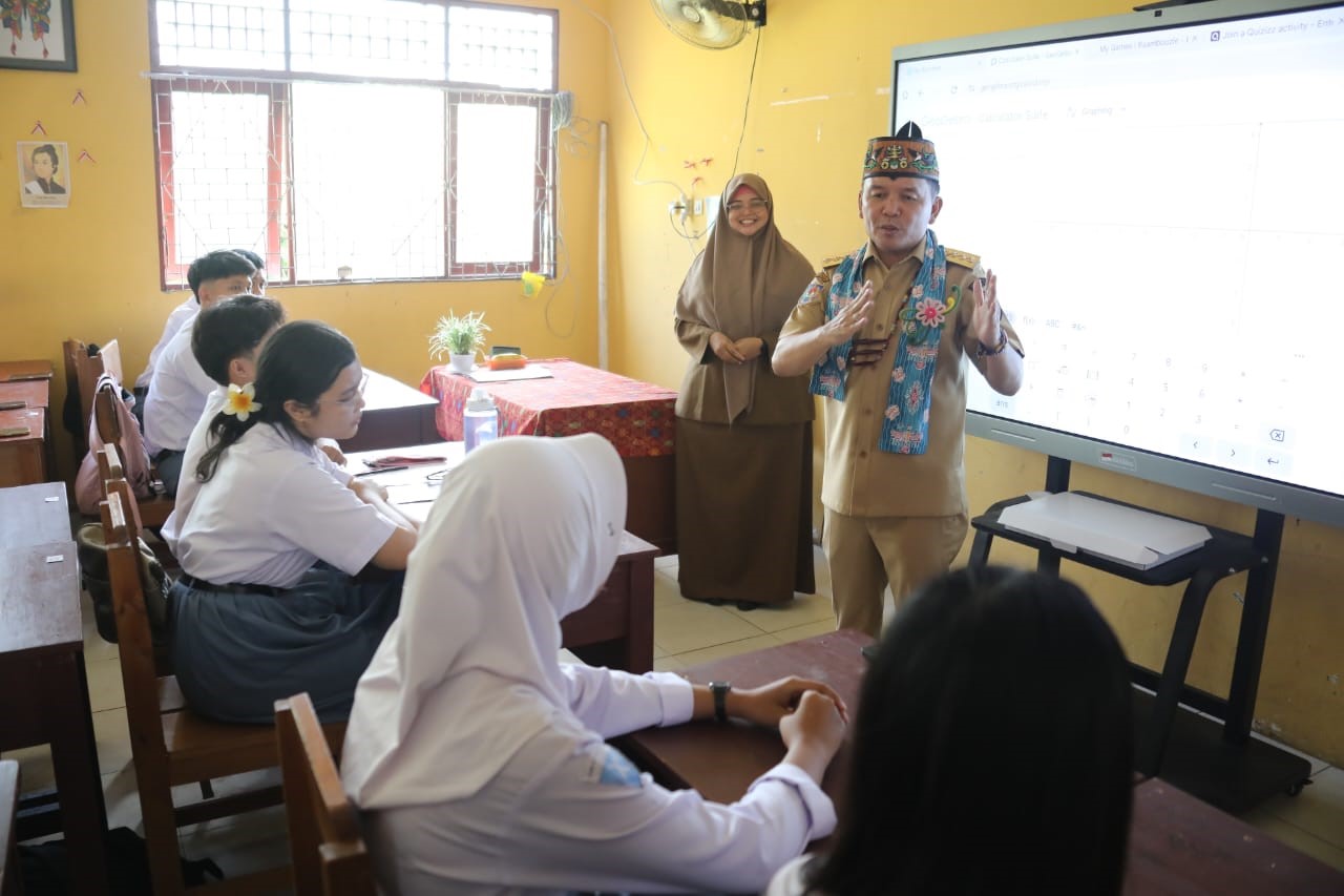 Gubernur Kalteng Soroti Sarpras dan Digitalisasi Pembelajaran Saat Sidak ke SMAN 3 Palangka Raya