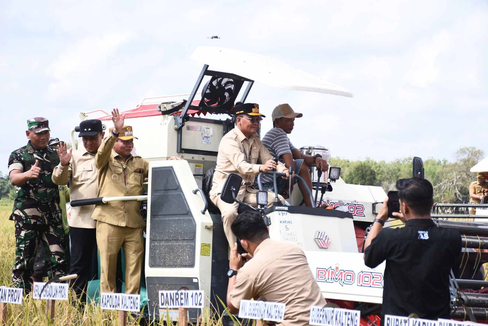 Panen Raya di Kapuas, Gubernur Ajak Pejabat Turun ke Lapangan