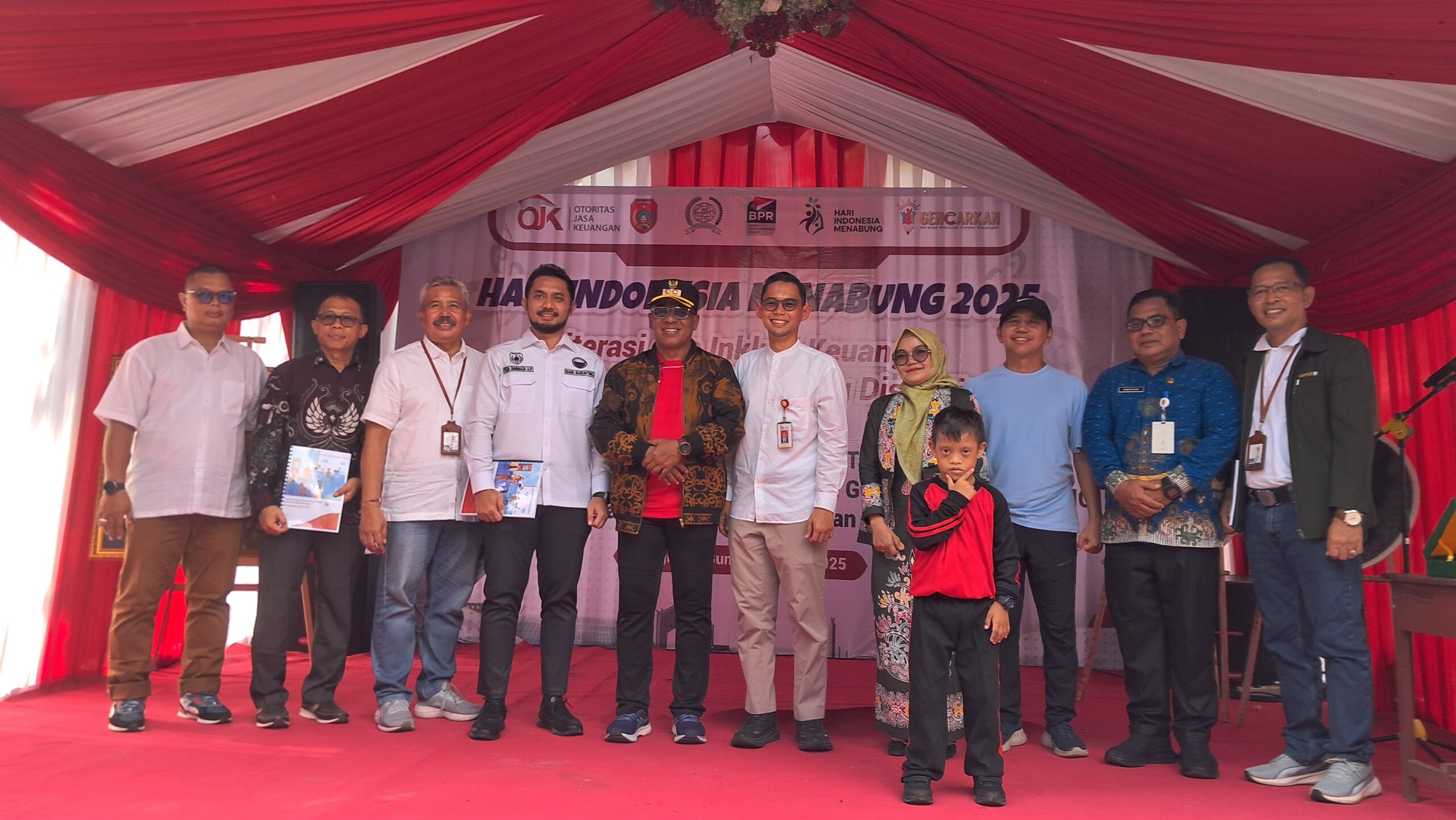 OJK dan Perbankan Ajak Siswa Disabilitas di Pangkalan Bun Belajar Menabung